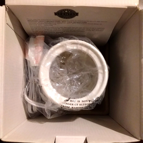 Reimagine Scentsy NIB Butterfly/Floral Pattern *Perfect* - Picture 2 of 9